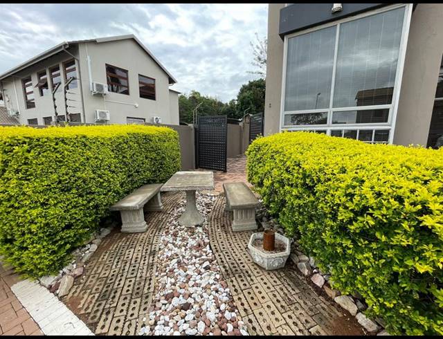 BUSINESS FOR SALE IN ELDORAIGNE
